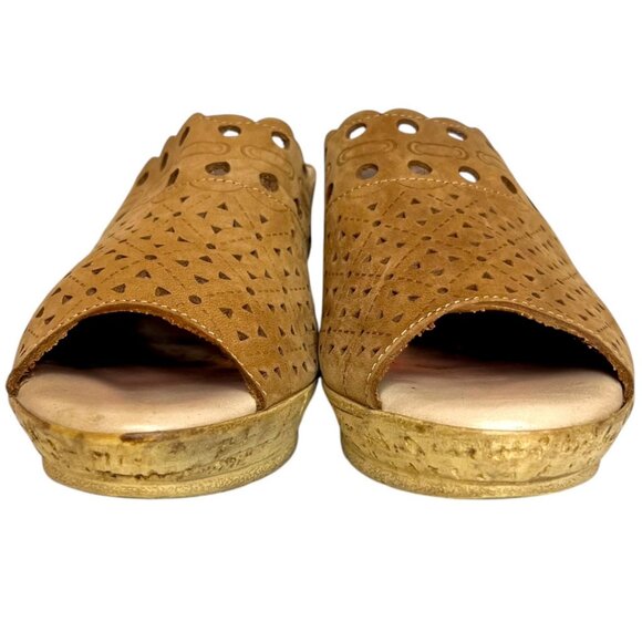 SPRING STEP Nava Wedge Sandals 40 Tan Nubuck Leather Slide Scalloped Cutout Cork - Picture 3 of 9